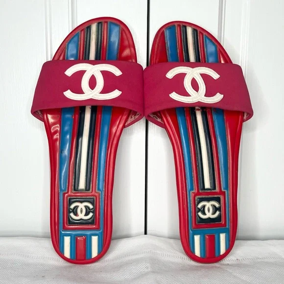 ⚡️CHANEL Red, Blue& White Rubber Flat Sandals - Picture 4 of 5